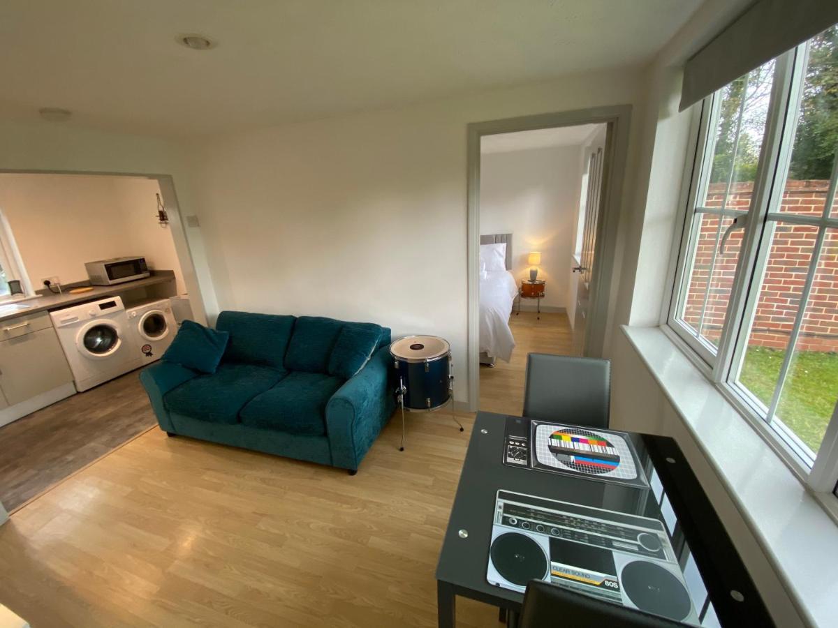 Southwater The Drum Room Holiday Apartment Near Horsham المظهر الخارجي الصورة
